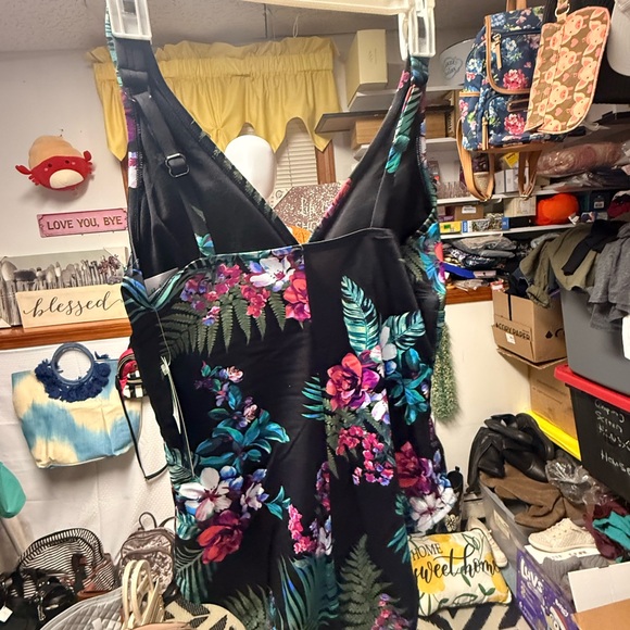 Aqua Green Tropical Floral Swimsuit - Picture 2 of 4